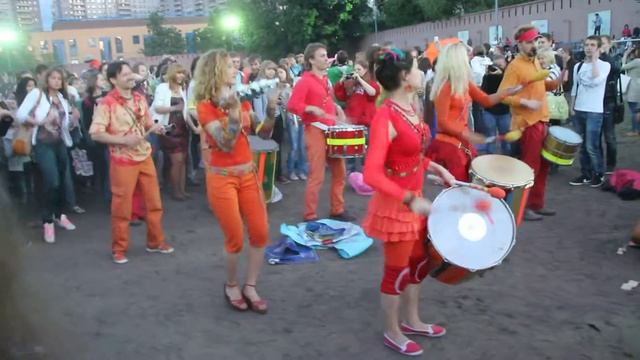 Барабанное шествие смотреть онлайн