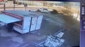 В славном Улан-Удэ 34-летний водятел на огромном "Toyota Land Cruiser" не заметил девчонку на самока