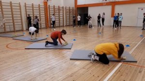 Ванька-встанька с гантелями.   [Весёлые старты] 6-Б