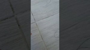 Снова накосячили.Перекладываю плитку на балконе.