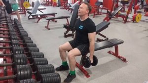 Молотки с гантелями сидя 12,5 на 15