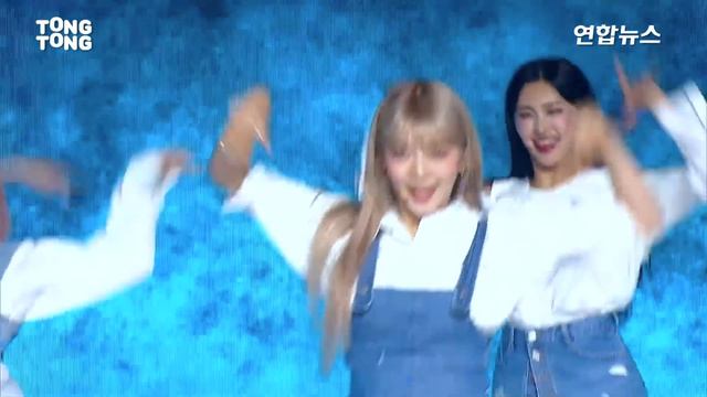 [LIVE] EVERGLOW 에버글로우 'UNTOUCHABLE' Showcase Stage 쇼케이스 무대(E:U,SIHYEON,MIA,ONDA,AISHA,YIREN) [통통TV] смотреть онлайн