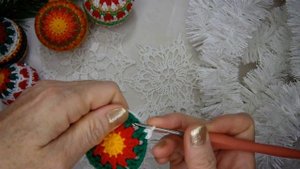 Мастер класс для начинающих. Вязаные крючком шары для новогоднего декора. 2023г