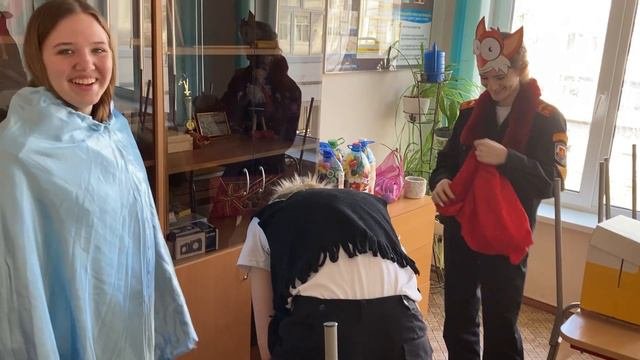 Уплывает детство до чего ж не вовремя...