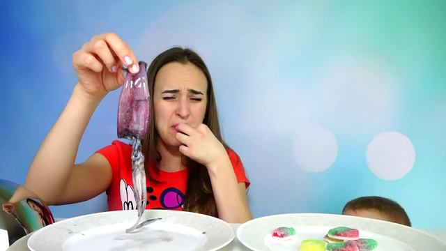 Обычная Еда против Мармелада Челлендж! МАМА ПЛАЧЕТ! #3 Real Food vs Gummy Food - Candy Challenge #3 смотреть онлайн
