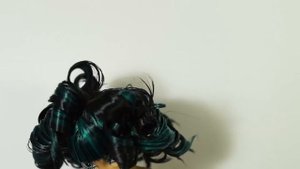 ГОТОВИМ КУКЛУ К ПРАЗДНИКУ / НОВОГОДНИЙ DIY /Как сделать завить кудри кукле / сшить платье для кукл
