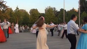 Медленный вальс в парке Горького www.rpu-dance.ru