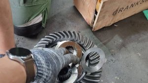 Основные критические повреждения переднего моста тракторов John Deere 8 серии ,мост серии 1300