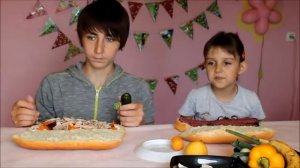 Лиза и Рома БУРГЕР челлендж от канала Lizatube