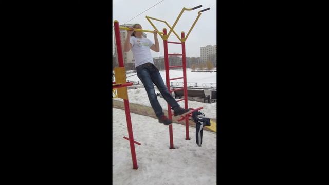 Подтягивание на перекладине - выполнение упражнения