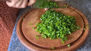 Как сохранить зелёный лук на весь год