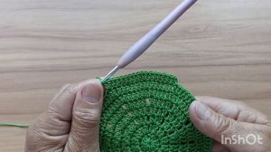 Вяжем салфетку крючком.