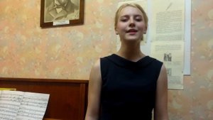 Девчонки танцуют на палубе