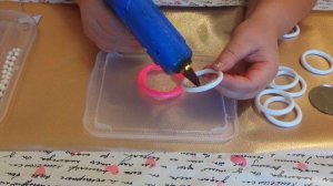 поделки своими руками, стул из проволки, стол из колец