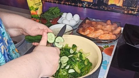 Как приготовить куриные крылышки в духовке , рецепт куриных крылышек , вкусные куриные крылышки.