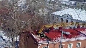 Омск. Башенный кран рухнул на здание (15.03.2016)