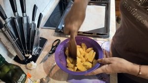 Картофель запеченный в сухарях