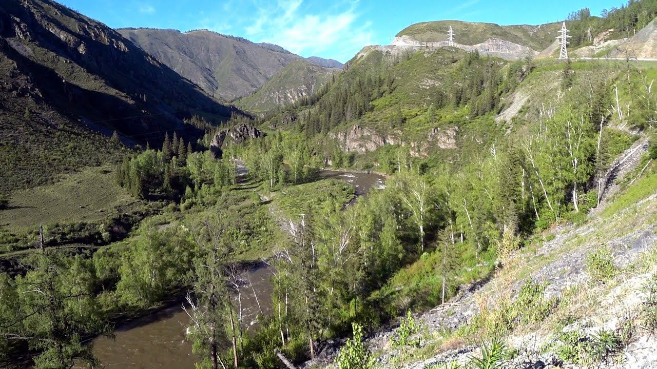 По дороге вдоль реки Урсул (Горный Алтай)