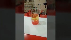 СМЕШИВАЕМ ВОДУ, МАСЛО, КРАСИТЕЛЬ И АСПИРИН//ОПЫТ ЛАВОВАЯ ЛАМПА