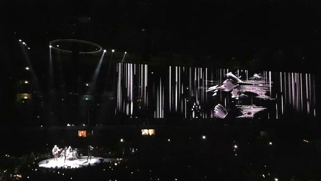 U2 - Acrobat @ Lisbon 🇵🇹🎤🎸🥁 / e+i Tour смотреть онлайн