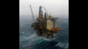 megalophobia images with unsettling music