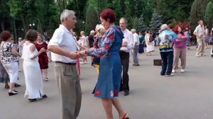 ОЙ, СМЕРЕКО! СЧАСТЛИВЫЕ МОМЕНТЫ ИЗ ПАРКА ГОРЬКОГО ХАРЬКОВ ТАНЦЫ