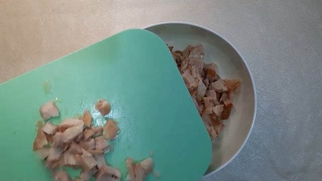 Салат с копченой курицей и консервированной фасолью. Новый год 2022 смотреть онлайн
