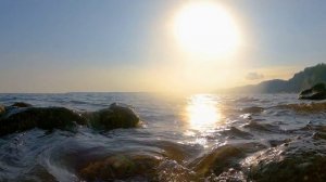 4K Солнечные блики в каплях морских волн ■ Sun glare in the drops of sea waves