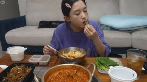 Real Mukbang:) I got "Korean Homemeal - Kimchi stew, Bulgogi" delivered ☆ Pineapple Dessert