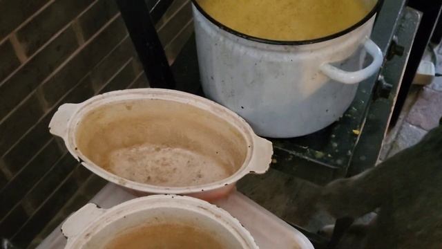 Топим воск: воскотопка vs русская печь смотреть онлайн