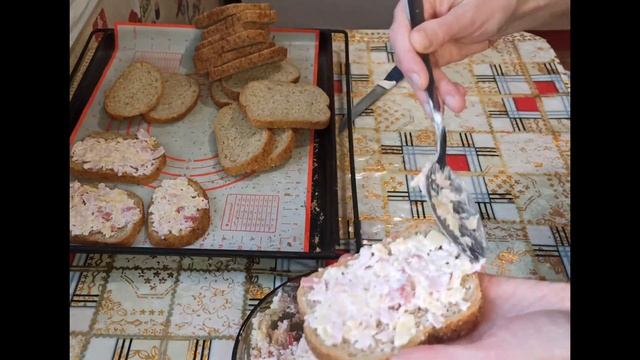 ПРОСТЫЕ ГОРЯЧИИ БУТЕРБРОДЫ С ВЕТЧИНОЙ И С СЫРОМ. ВСЁ ПРОСТО. УЛЕТЕЛИ В МИГ.