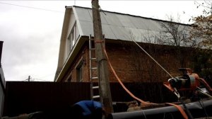 Выравнил электрический столб переносной лебёдкой Стократ.
