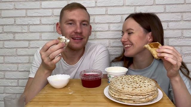 МУКБАНГ БЛИНЫ С МЯСОМ СМЕТАНОЙ СЛАДКИЕ БЛИНЫ варенье ответы на вопросы MUKBANG PANCAKES WITH MEAT