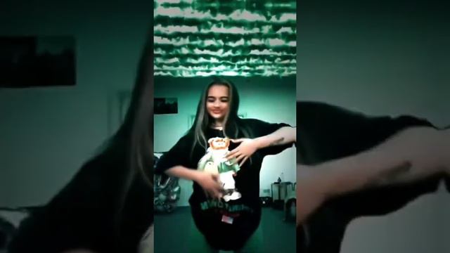 сколько у вас время у меня 15:03/Валины слова зачем Парень если есть девушка 😂☝️