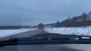 Как чистят загородные дороги зимой?