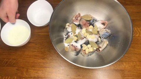 Скумбрия малосольная « по рецепту старого моряка»