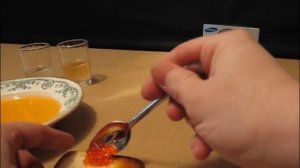 Красная белковая икра, что происходит в воде? Как проверить красную икру?
