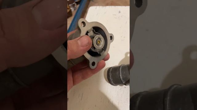 НЕ ОТКРЫВАЕТСЯ ТЕРМОСТАТ КАЛИНА КИПИТ, А ВСЁ ОЧЕНЬ ПРОСТО.... смотреть онлайн