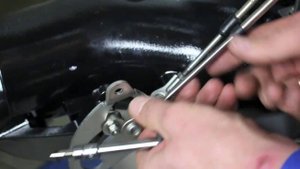 Suzuki DT40  Подключение тросов ДУ к водометной насадке