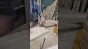 Простой способ как закрепить балясину к ступени, прикручиваем, устанавливаем балясины на ступень.