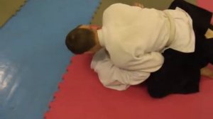 10 Противник сверху на животе, перевороты Продолжение