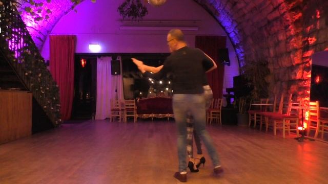 KIZOMBA - Sensual combos - Body Rolls & High Corte смотреть онлайн