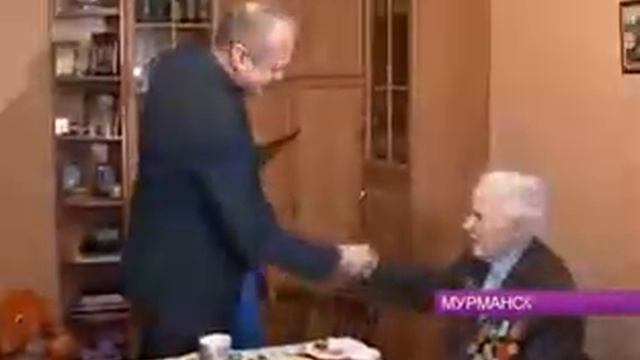 Юбиляра Георгия Гостева поздравляли друзьяветераны и глава администрации Мурманска Андрей Сысоев смотреть онлайн