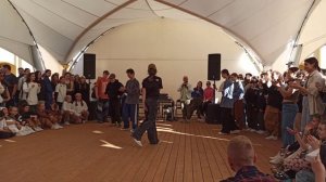 Танцевальный баттл от школы танцев TODES в Никольских рядах Санкт-Петербурга