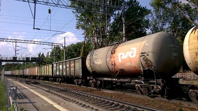 С Днём железнодорожника! 'ВЛ80Т-1983' с грузовым. смотреть онлайн