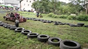 Гонки на самодельных тракторах и багги