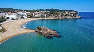 Пляж Ла Фоска, Паламос, Коста Брава, Испания.  12 марта 2023.