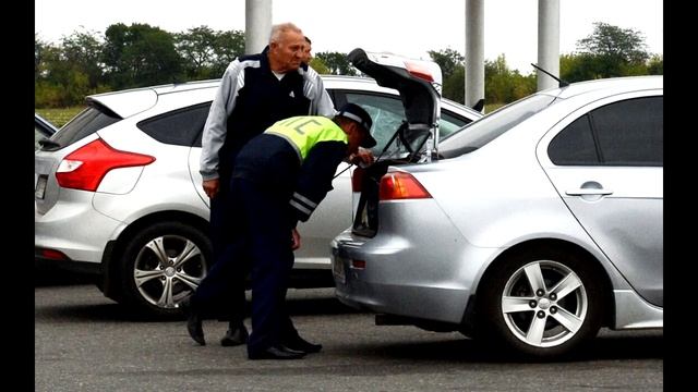 "Откройте багажник!" - юрист объяснил, когда можно проигнорировать это требование сотрудника ДПС смотреть онлайн