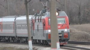 Электровозы ЭП1М-820 и ЭП1М-619 с пассажирскими поездами