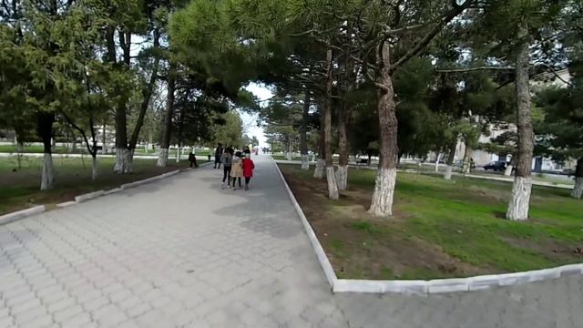 Walking Kaspiysk. From the central square to the park named after Khalilov (April 3, 2021) смотреть онлайн